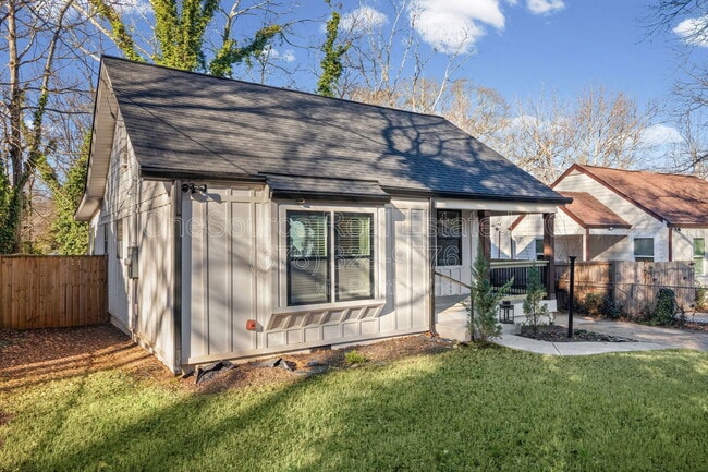 Building Photo - 1467 Ryan St SW