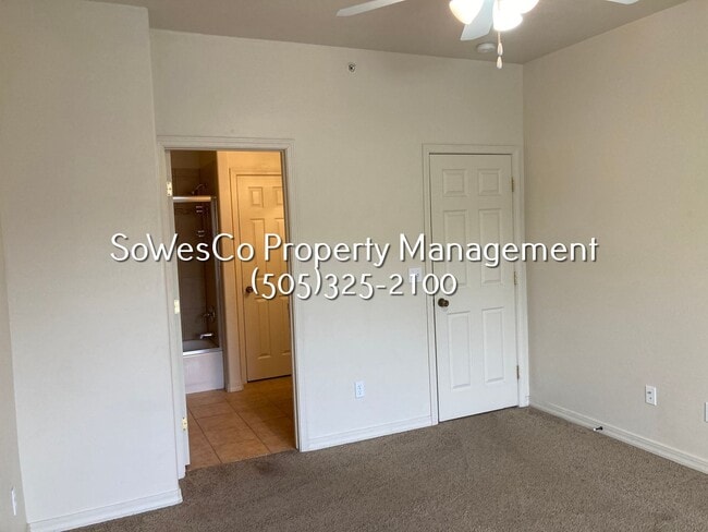 Building Photo - 3 Bedroom 2 Bath - three story home with Garage