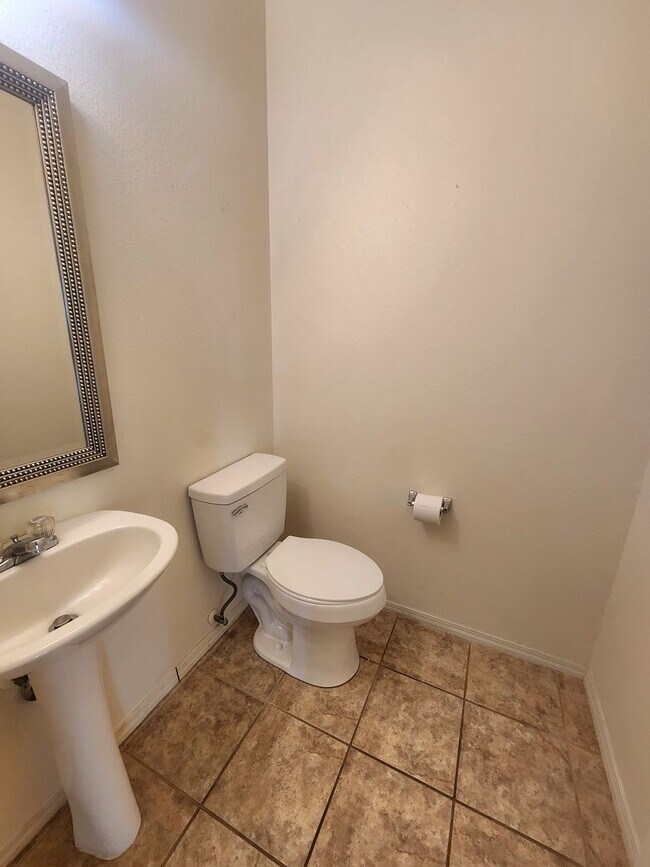 Building Photo - Spacious 4-Bedroom Home with Loft in Charm...
