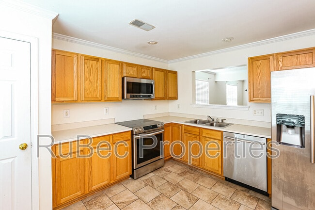 Building Photo - 3405 Broadwick St