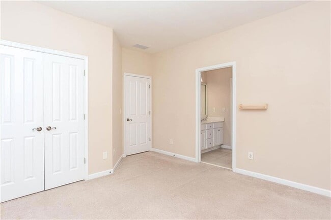 Building Photo - 3206 Windsor Lake Dr NE