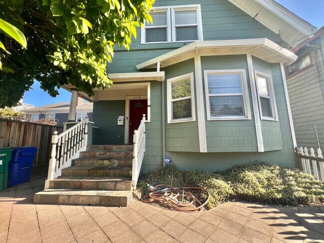 Building Photo - 659 39th St