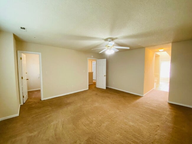 Building Photo - Beautiful and Spacious 3bdrm/2.5bth Home Conveniently Located in Chesterfield County!!