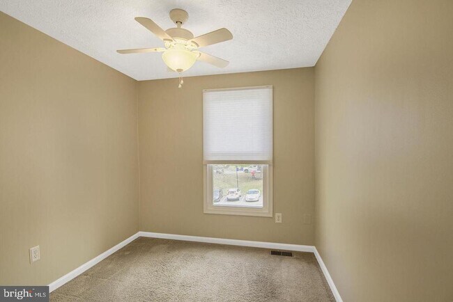 Building Photo - 6121 Cedar Wood Dr