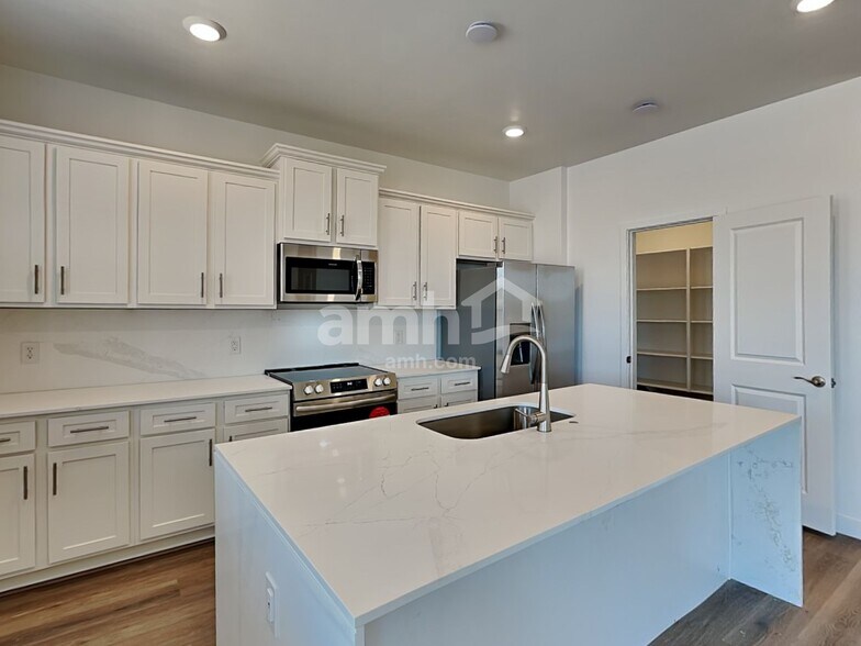 Building Photo - 6537 E Paseo Baranda