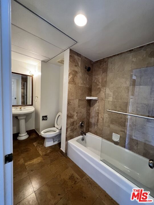 Building Photo - 2160 Century Pk E