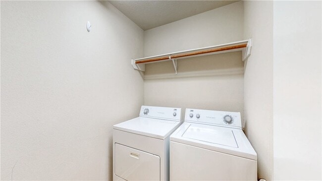 Building Photo - 1000 Windmeadows Dr