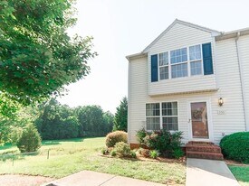 Building Photo - 136 Mulberry Cir