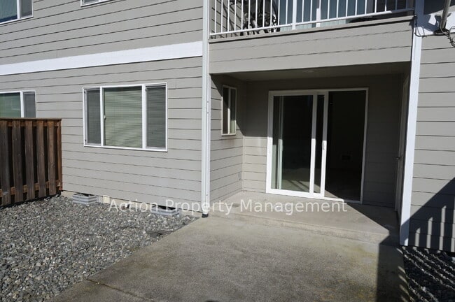 Building Photo - 2 bed 1 bath apartment in Port Angeles, close to Peninsula College and the Olympic National Par