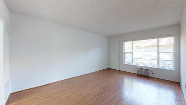 Interior Photo - 351 S. Manhattan Pl
