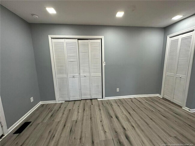 Building Photo - 413 Country Club Dr