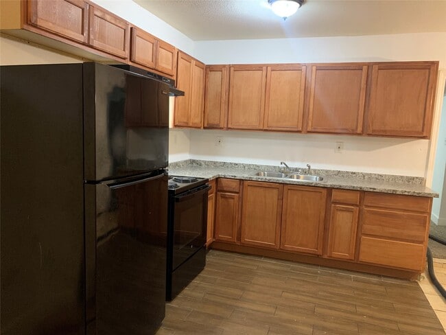 Building Photo - 10430 Wicklowe St