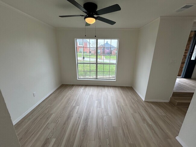 Building Photo - 1131 Holly Dr