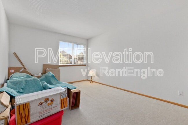 Building Photo - 829 W Sparrow Hawk Dr