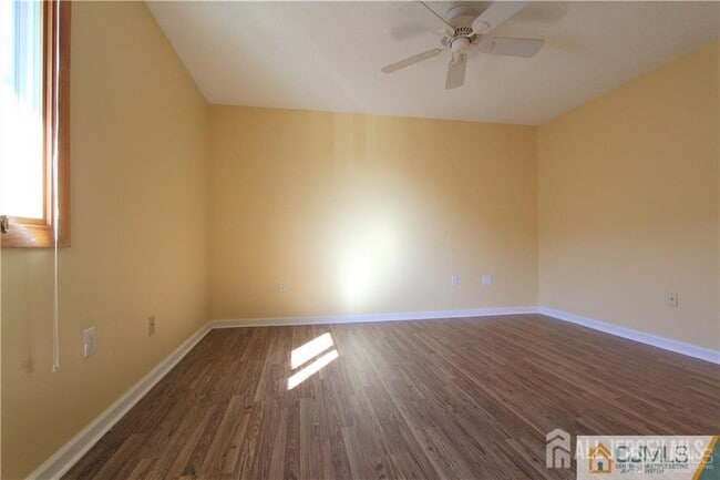 Building Photo - 1806 Ravens Crest Dr