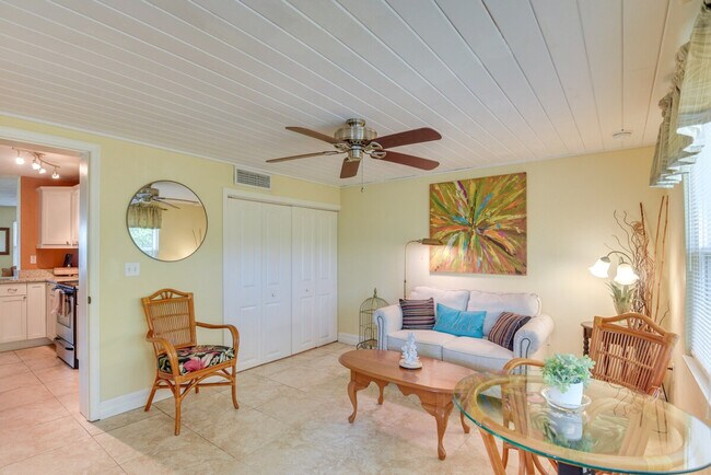 Building Photo - 8 Tropical Dr