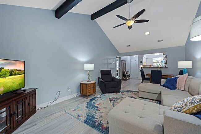 Building Photo - 116 W White Willow Cir