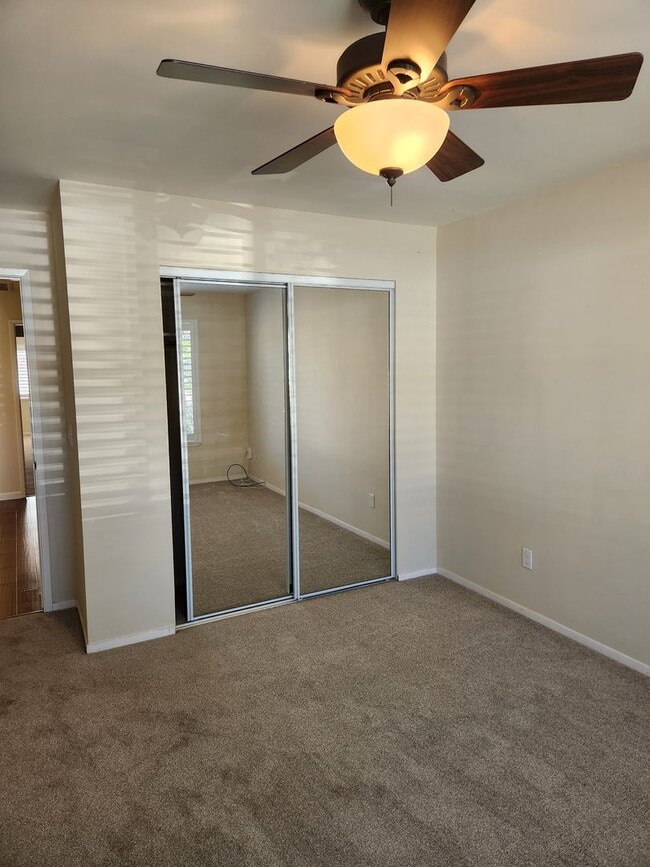 Building Photo - Very nice 2 Bd, 2 Bath Triplex w/yard in OAKMONT - Oakmont is a senior community.