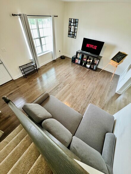 Building Photo - 2321 Farrand Dr