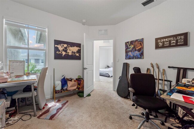 Building Photo - 765 SE 19th St