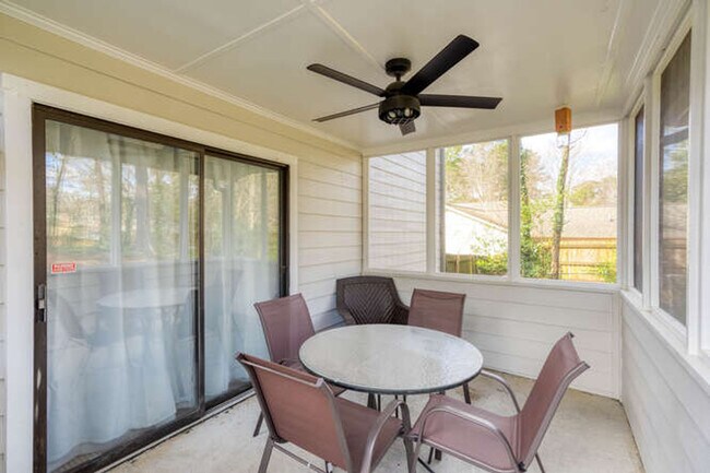 Building Photo - 1060 Washington Ave