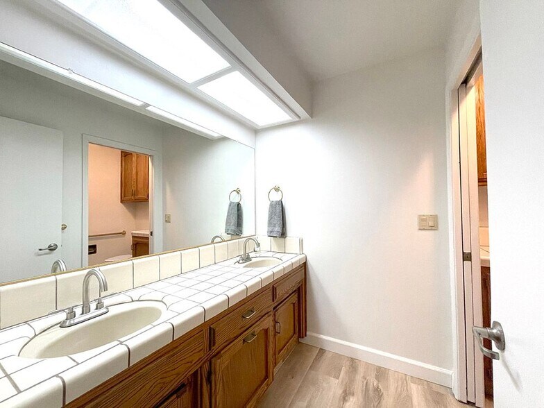 Building Photo - 5808 Dorset Dr