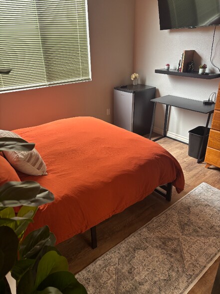 Building Photo - 4760 Sandalwood Way