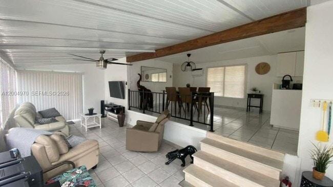 Building Photo - 219 W Lake Dr