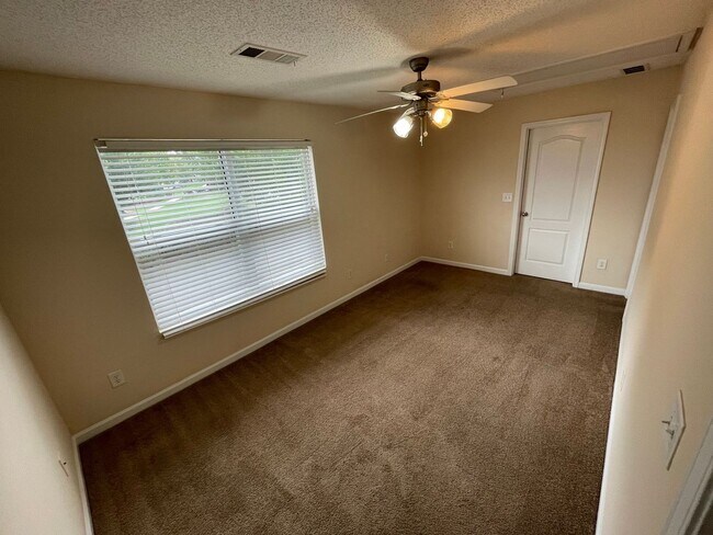 Building Photo - 211 Katydid Dr