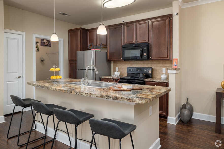 2BR, 2BA - 1,255SF - Kitchen - Avonlea Square