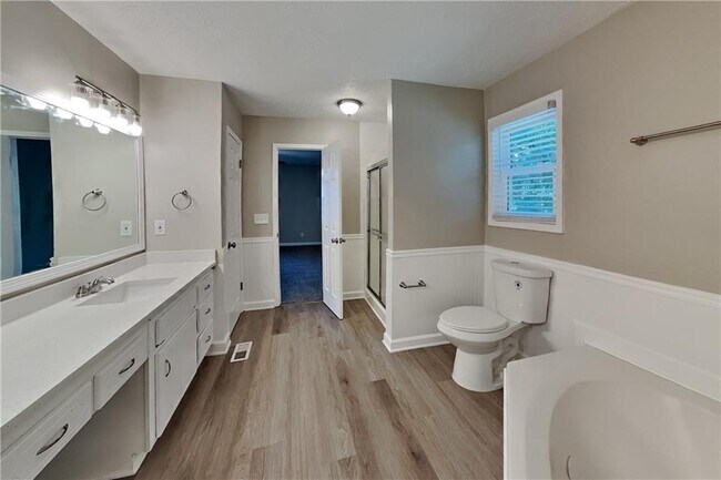 Building Photo - 979 Tyrell Dr