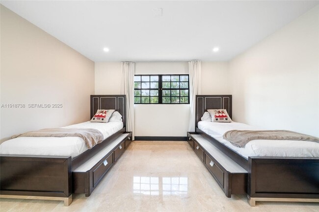 Building Photo - 5424 SW 154th Pl