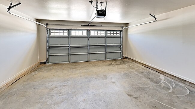 Building Photo - 3 Bedroom 2 Bath Duplex Near Tinker AFB