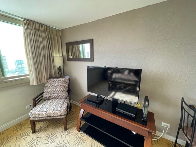 Building Photo - Furnished 1 Bedroom Island Colony Great Amenities!