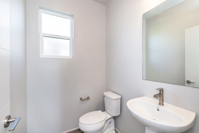 Building Photo - Stunning 3-Bedroom and 2.5 Bathroom Home in the Heart of Liko at Ho‘opili – Prime Ewa Beach Locat...