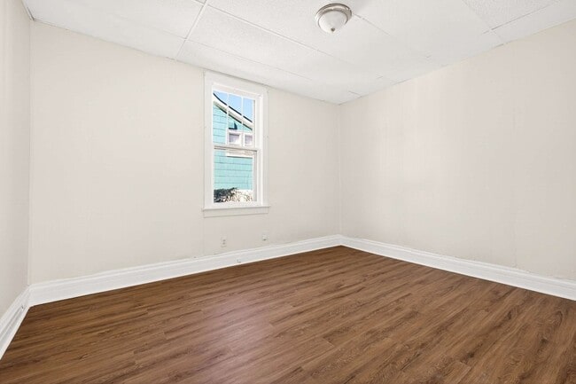 Building Photo - 908 Gilmore Ave