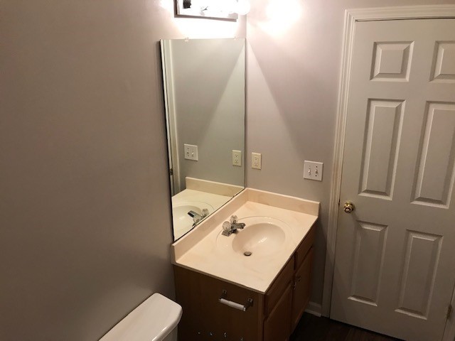 Building Photo - 8969 Meadowmont View Dr