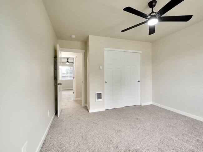 Building Photo - 1808 SW 17th Ave