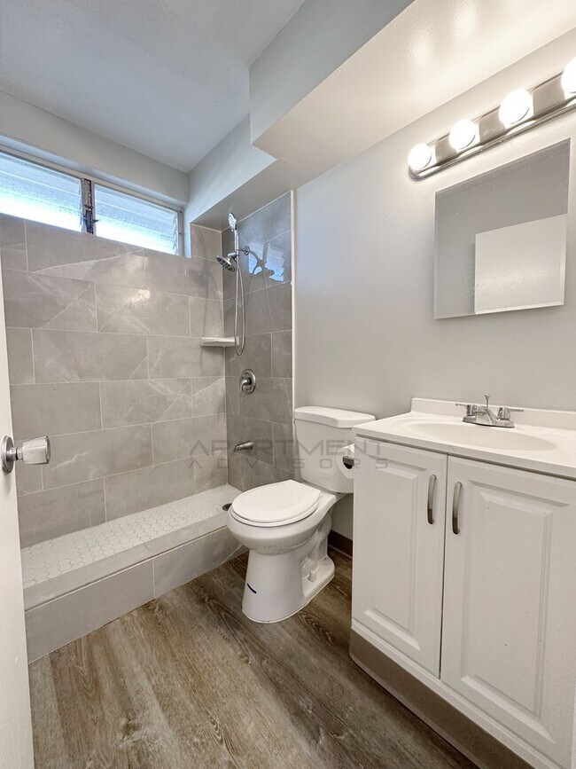 Building Photo - 716 Lukepane Ave