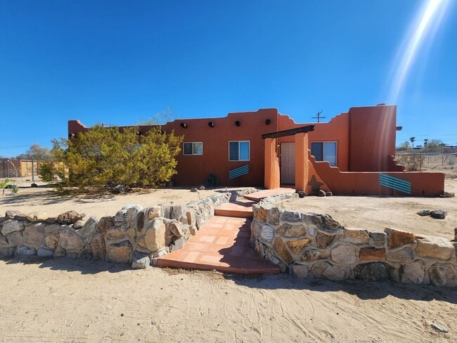 Building Photo - 73015 Siesta Dr