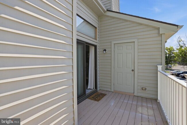 Building Photo - 1310 Roberts Way