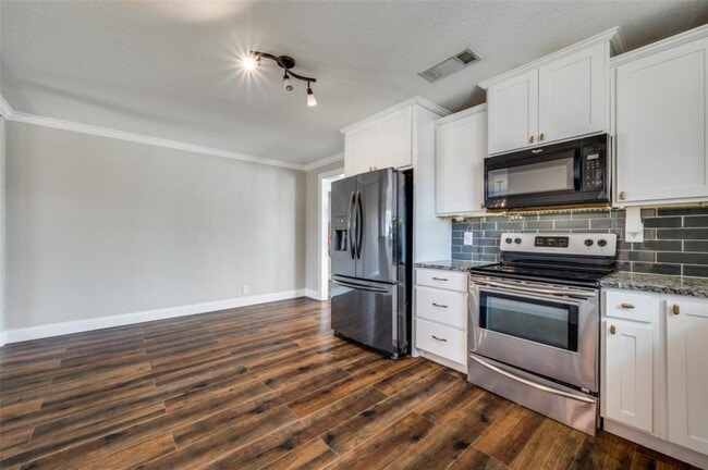 Building Photo - Colorado Street