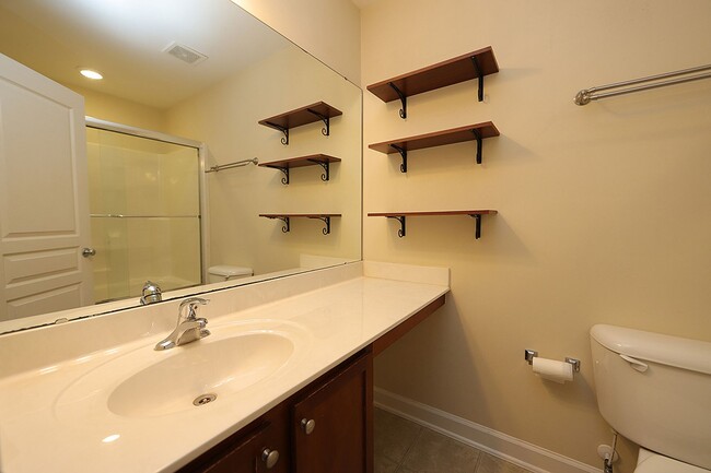 Building Photo - North Raleigh Townhome just off Glenwood Avenue + Ebenezer Church