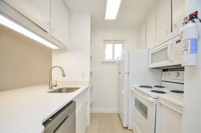 Building Photo - 8810 Ilona Ln