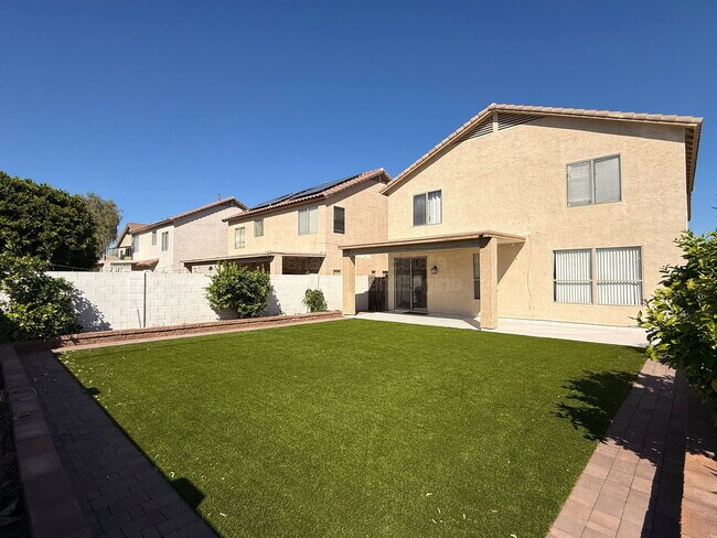 Building Photo - 6425 W Desert Hollow Dr