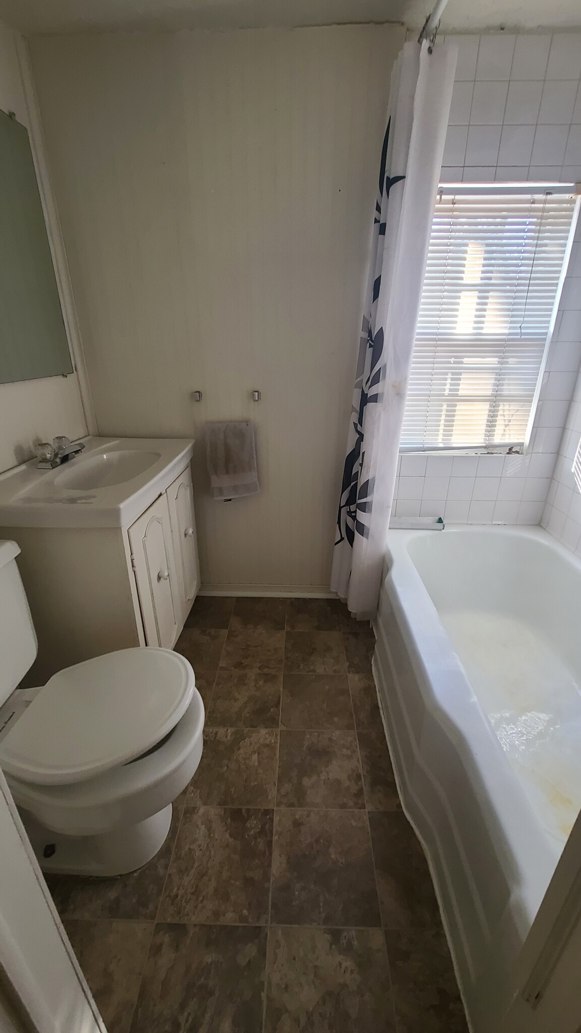 Ground Floor Bath - 3302 22nd St N