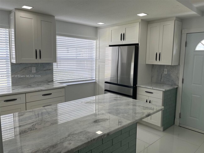 Building Photo - 98 Normandy Ln