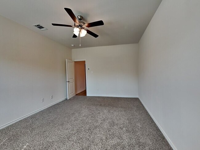Building Photo - 2020 Saddle Wy