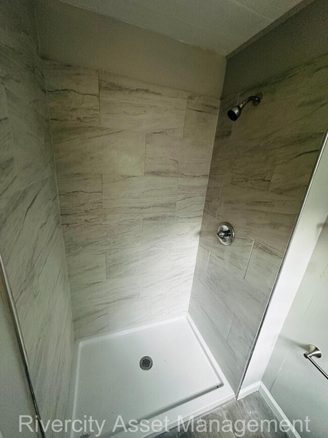 Building Photo - A Must See!!!!! Section 8 Friendly!!!!! BONUS Mother In Law Sweet