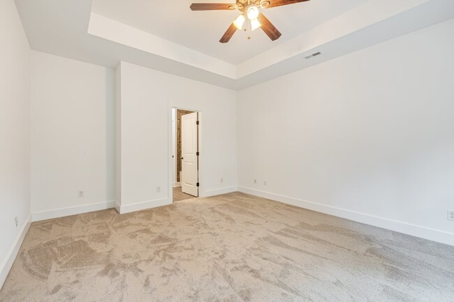 Building Photo - Newly renovated 2 Bedroom Condo with a bon...